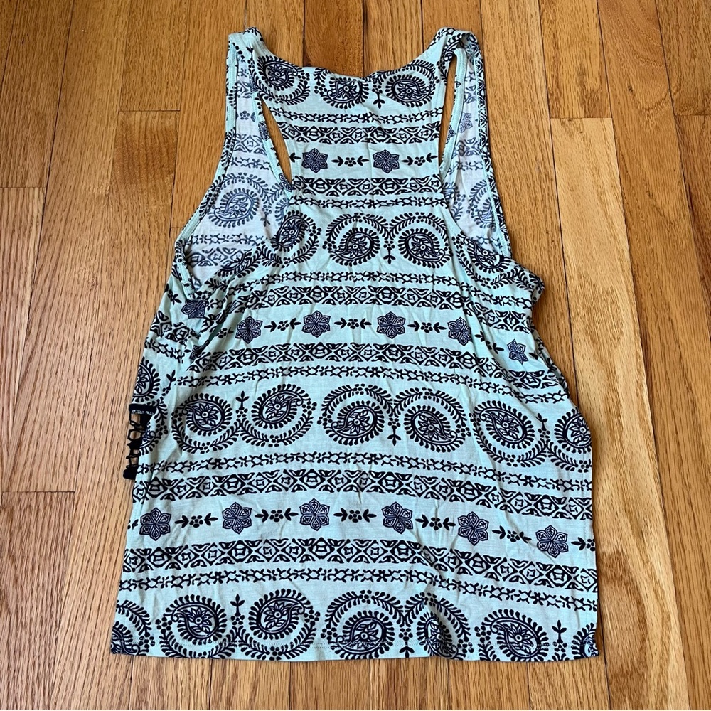 Cropped Tank Top - Picture 4 of 4